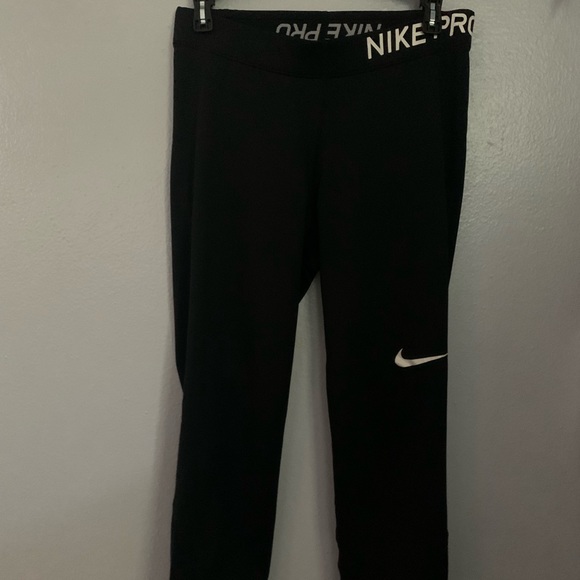 Nike Pro Capri Leggings - Picture 2 of 6